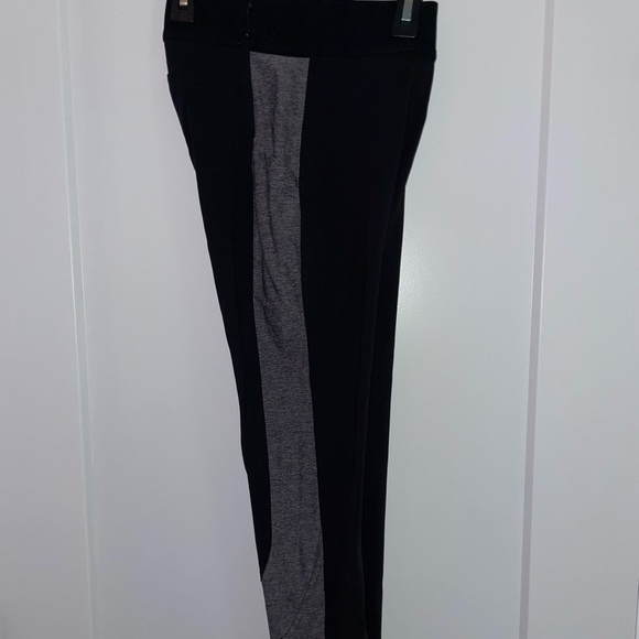 Lululemon Black leggings with grey stripe down the side, size 4 - Picture 5 of 6